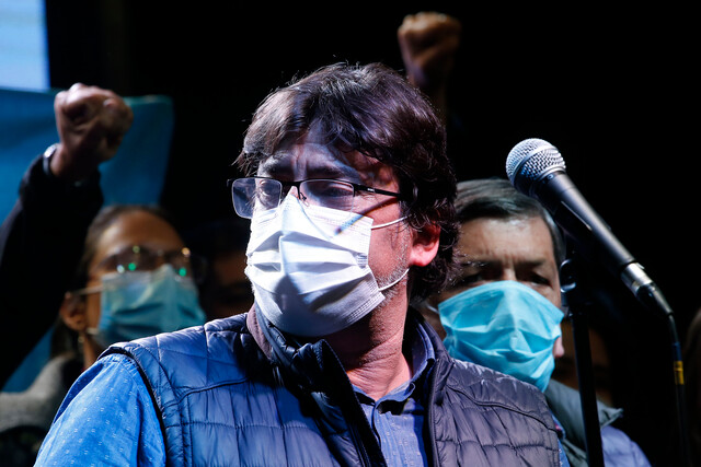 Tribunal declara culpables a sujetos que arrojaron bombas molotov a iglesia donde se encontraba Daniel Jadue Tribunal declara culpables a sujetos que arrojaron bombas molotov a iglesia donde se encontraba Daniel Jadue