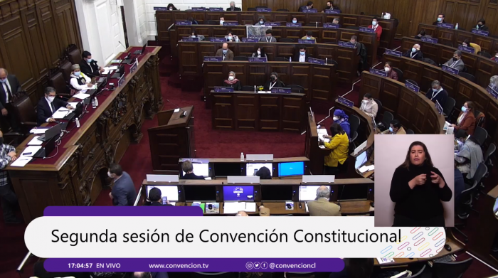 Constituyentes de Vamos por Chile reclaman por presencia de machi Linconao en el hemiciclo: aseguran que fue asignada a otra sala Constituyentes de Vamos por Chile reclaman por presencia de machi Linconao en el hemiciclo: aseguran que fue asignada a otra sala