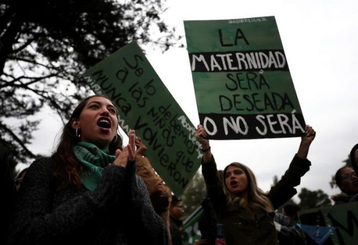 Mujeres y niñas son criminalizadas por abortar en Ecuador Mujeres y niñas son criminalizadas por abortar en Ecuador