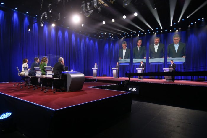 Peak de 41, 4 puntos y alcance de casi cuatro millones de televidentes: los números del debate presidencial de Chile Vamos Peak de 41, 4 puntos y alcance de casi cuatro millones de televidentes: los números del debate presidencial de Chile Vamos