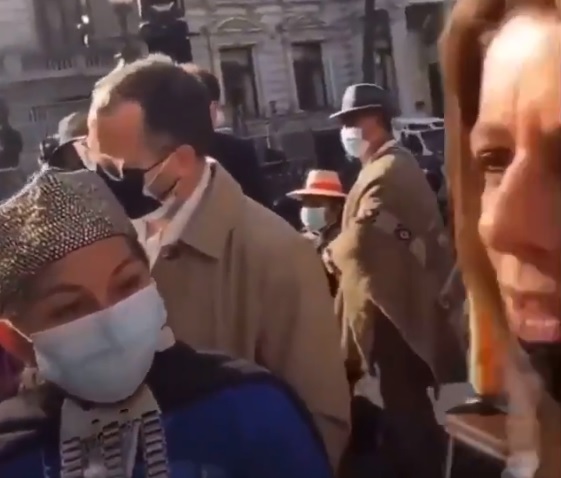 ¿Por qué usted viene a provocar?: El fuerte encontrón entre Elisa Loncon y Teresa Marinovic en el marco de la primera sesión de la Convención Constitucional ¿Por qué usted viene a provocar?: El fuerte encontrón entre Elisa Loncon y Teresa Marinovic en el marco de la primera sesión de la Convención Constitucional