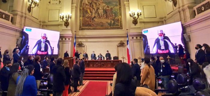 Bajo «condiciones mínimas» de operatividad se da inicio por fin a la primera sesión de la Convención Constitucional Bajo