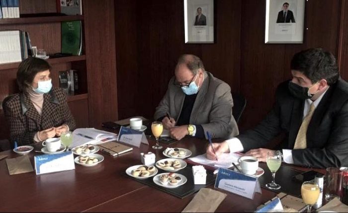 Asociación de municipalidades se reúne con autoridades y gremios para buscar soluciones a crisis sanitaria, económica y social provocada por la pandemia Asociación de municipalidades se reúne con autoridades y gremios para buscar soluciones a crisis sanitaria, económica y social provocada por la pandemia