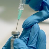 Uruguay administrará tercera dosis de Pfizer a inoculados con vacuna de Sinovac