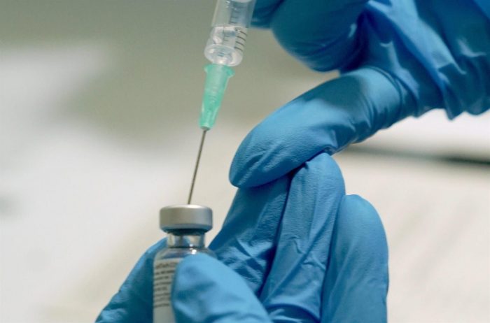 Uruguay administrará tercera dosis de Pfizer a inoculados con vacuna de Sinovac Uruguay administrará tercera dosis de Pfizer a inoculados con vacuna de Sinovac