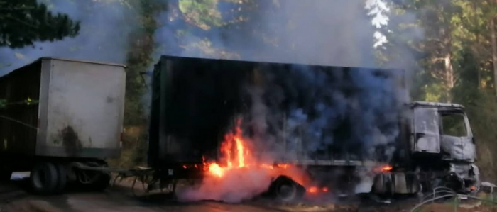 Curanilahue: 24 vehículos quemados tras ataques incendiarios Curanilahue: 24 vehículos quemados tras ataques incendiarios