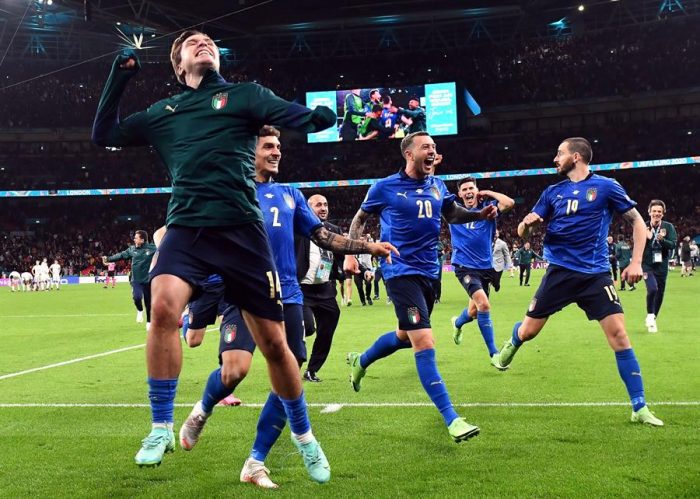 Italia pasa a finales de la Eurocopa tras tanda a penales y España se despide del torneo Italia pasa a finales de la Eurocopa tras tanda a penales y España se despide del torneo
