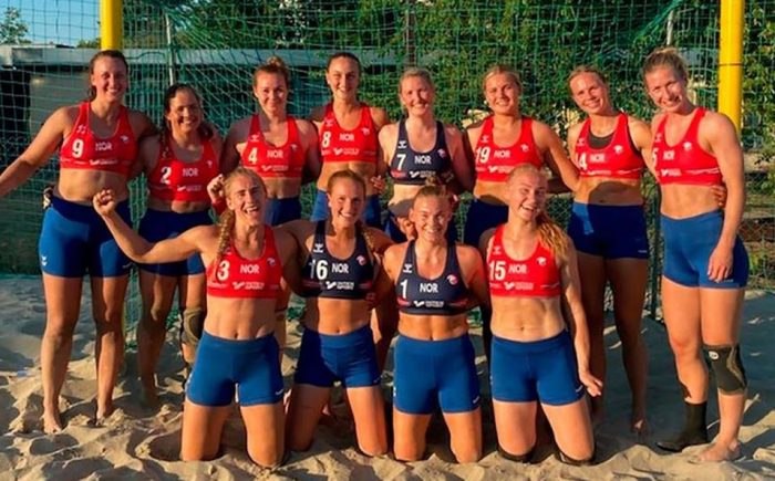“Degradante o poco práctico”: jugadoras noruegas de balonmano arriesgan multa por incumplir reglamento tras negarse a usar bikini en partido “Degradante o poco práctico”: jugadoras noruegas de balonmano arriesgan multa por incumplir reglamento tras negarse a usar bikini en partido