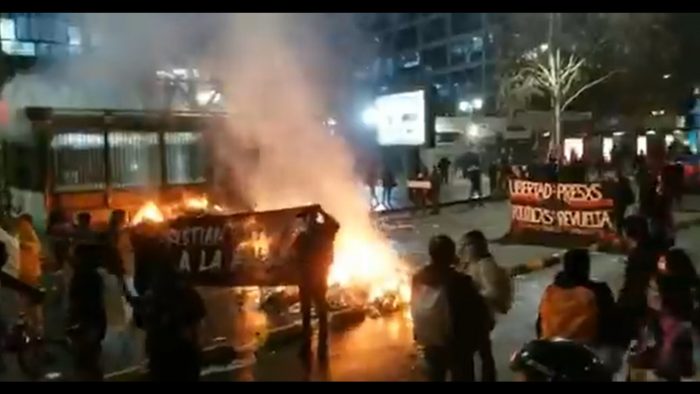 Manifestaciones en la Alameda por presos del estallido: reportan desvíos de tránsito Manifestaciones en la Alameda por presos del estallido: reportan desvíos de tránsito