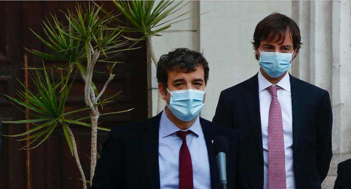 Fracaso de la primera sesión de la Convención: Colectivo Socialista y Apruebo Dignidad apuntan al ministro Ossa como responsable jerárquico de la secretaría y piden su renuncia Fracaso de la primera sesión de la Convención: Colectivo Socialista y Apruebo Dignidad apuntan al ministro Ossa como responsable jerárquico de la secretaría y piden su renuncia