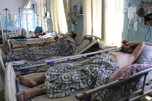 Suben a 170 los fallecidos tras ataque terrorista explosivo en aeropuerto de Kabul Suben a 170 los fallecidos tras ataque terrorista explosivo en aeropuerto de Kabul