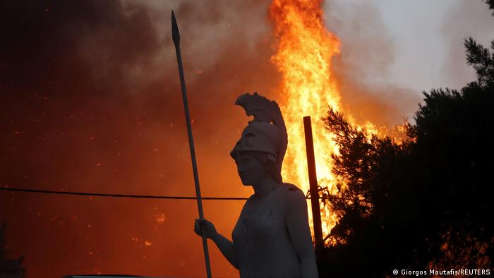 Incendios siguen amenazando a Grecia y obligan a más evacuaciones Incendios siguen amenazando a Grecia y obligan a más evacuaciones