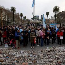 Argentinos realizaron manifestación frente a la Casa Rosada por el manejo de la pandemia por parte del gobierno