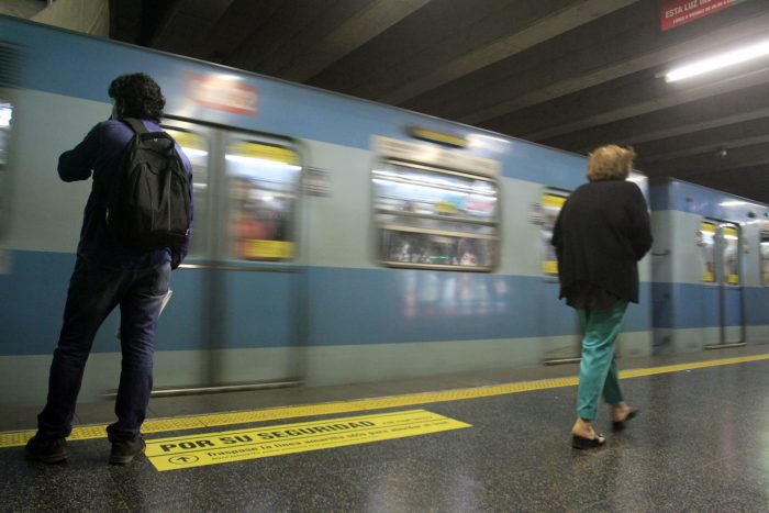 Metro cierra temporalmente estación Cal y Canto por manifestaciones: trabajadores subcontratados por Grupo Eulen denuncian despidos Metro cierra temporalmente estación Cal y Canto por manifestaciones: trabajadores subcontratados por Grupo Eulen denuncian despidos