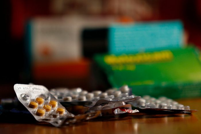 Alianza entre Fonasa y farmacia online busca bajar precio de medicamentos para afiliados