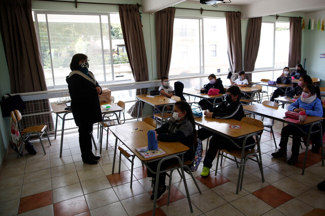 Jornadas de más 16 horas y altos niveles de crisis emocional: los alarmantes resultados de encuesta sobre impacto de la pandemia en profesores y profesoras Jornadas de más 16 horas y altos niveles de crisis emocional: los alarmantes resultados de encuesta sobre impacto de la pandemia en profesores y profesoras