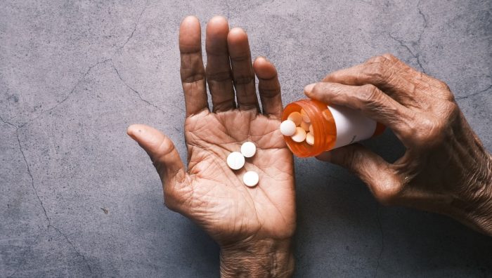 Canastas GES desactualizadas y pandemia: la crisis que enfrentan los pacientes con dolor crónico Canastas GES desactualizadas y pandemia: la crisis que enfrentan los pacientes con dolor crónico