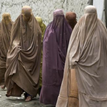 “Ahora ya no tengo país, solo me queda Chile”: estudiante afgana se reúne con diputadas de la Comisión de Mujeres de la Cámara baja para solicitar ayuda