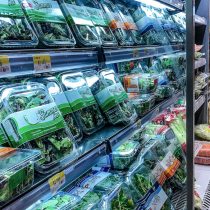 Francia prohíbe el uso de plásticos para envasar frutas y verduras