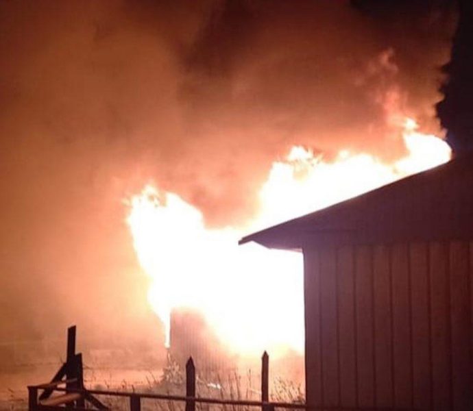 Un adulto y una menor de edad fallecieron en ataque incendiario en Tirúa Un adulto y una menor de edad fallecieron en ataque incendiario en Tirúa