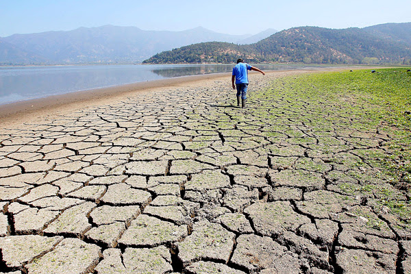 Seminario «La crisis del agua en Chile: desafíos para el próximo gobierno» Seminario «La crisis del agua en Chile: desafíos para el próximo gobierno»
