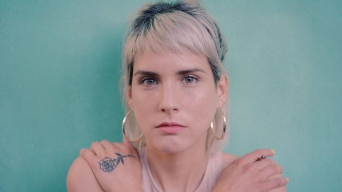 «Con las relaciones abiertas la infidelidad ha perdido peso, como que ya ni siquiera es tan importante»: Paulina Flores, destacada escritora chilena «Con las relaciones abiertas la infidelidad ha perdido peso, como que ya ni siquiera es tan importante»: Paulina Flores, destacada escritora chilena