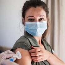 Coronavirus: las vacunas reducen el riesgo de covid de larga duración a la mitad