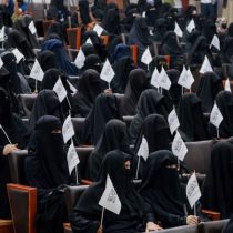 El Talibán anuncia nuevas reglas para las mujeres estudiantes en Afganistán