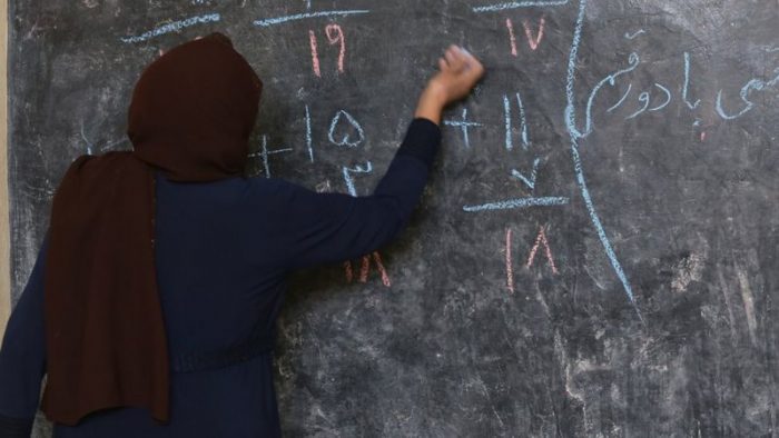 Afganistán: los talibanes excluyen a las niñas de la escuela secundaria Afganistán: los talibanes excluyen a las niñas de la escuela secundaria