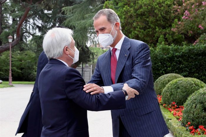 Felipe VI y Pedro Sánchez mostraron su interés en el proceso constituyente chileno en conversaciones con el Presidente Piñera en Madrid Felipe VI y Pedro Sánchez mostraron su interés en el proceso constituyente chileno en conversaciones con el Presidente Piñera en Madrid