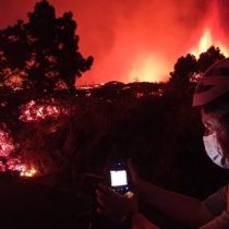 Lava del volcán de La Palma arrasa con todo a su paso consumiendo infraestructura y casas