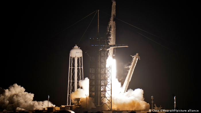 La primera misión espacial con civiles ya orbita la Tierra La primera misión espacial con civiles ya orbita la Tierra