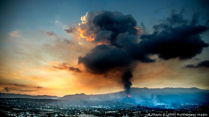 Nueva colada del volcán de La Palma avanza hacia el mar Nueva colada del volcán de La Palma avanza hacia el mar