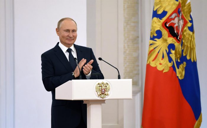 Vladimir Putin es obligado a entrar en cuarentena por contagiados por Covid en su entorno Vladimir Putin es obligado a entrar en cuarentena por contagiados por Covid en su entorno