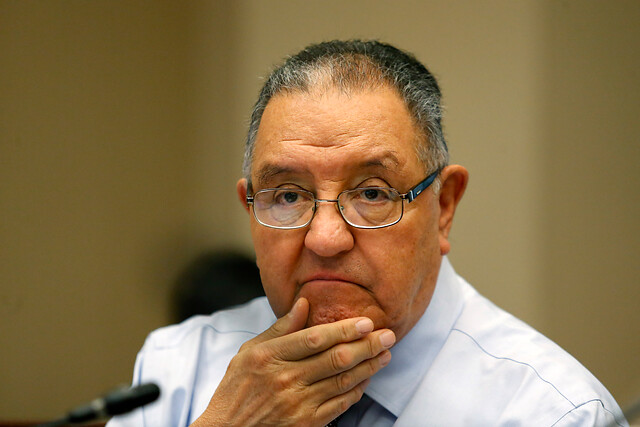Senador Huenchumilla repudia ataque contra migrantes en Iquique: «¿Cómo es posible que en este país tratemos así a gente sufriente?» Senador Huenchumilla repudia ataque contra migrantes en Iquique: