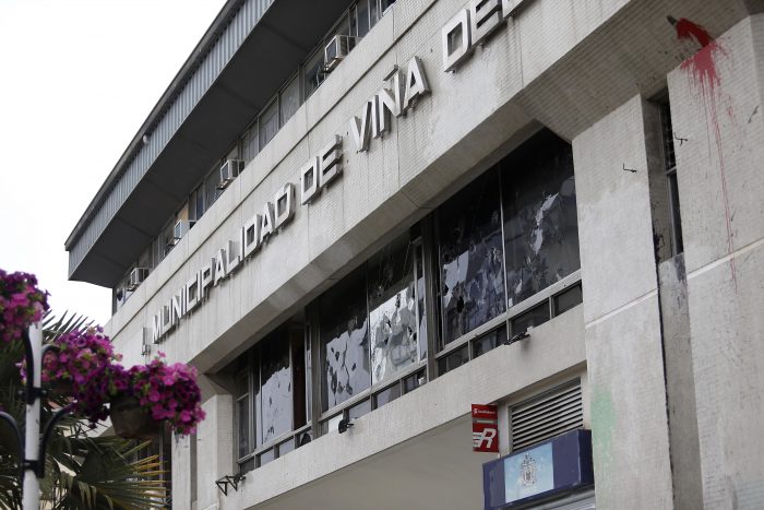 Tribunal decreta reapertura de investigación contra tres exfuncionarios de la Municipalidad de Viña del Mar por Caso Horas Extras: diputado González (PPD) valora medida y espera formalización de Reginato Tribunal decreta reapertura de investigación contra tres exfuncionarios de la Municipalidad de Viña del Mar por Caso Horas Extras: diputado González (PPD) valora medida y espera formalización de Reginato