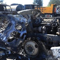 Ataque incendiario en Carahue deja dos trabajadores heridos y cinco camiones quemados
