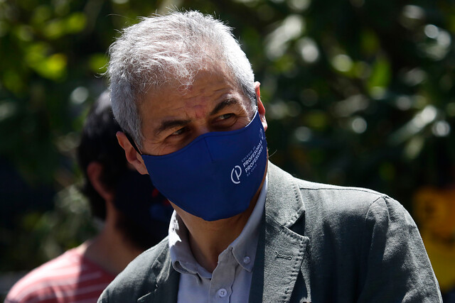Mario Aguilar emplaza a ministro Figueroa por deficiencias en cajas de alimentos de Junaeb: «Usted es el principal responsable político» Mario Aguilar emplaza a ministro Figueroa por deficiencias en cajas de alimentos de Junaeb: