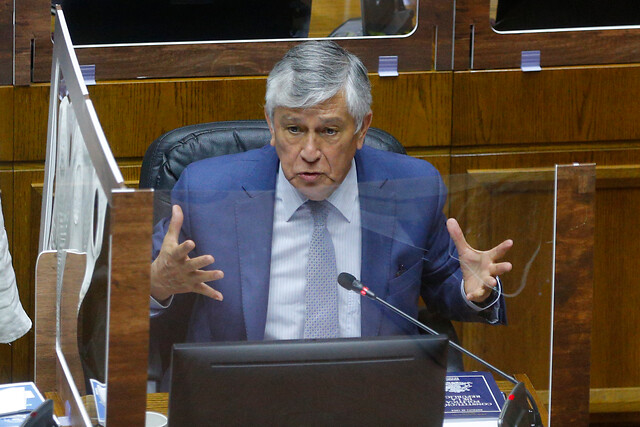 Senador Sandoval (UDI) pide extender IFE Universal hasta diciembre y evalúa postura ante el cuarto retiro Senador Sandoval (UDI) pide extender IFE Universal hasta diciembre y evalúa postura ante el cuarto retiro