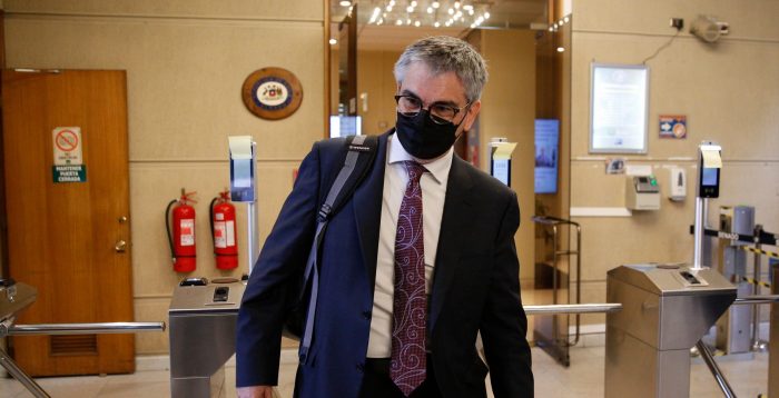 Banco Central abre debate en la izquierda por alza de tasas: Boric defiende su actuación como un organismo “serio y responsable” tras dura crítica de exasesor de Jadue Banco Central abre debate en la izquierda por alza de tasas: Boric defiende su actuación como un organismo “serio y responsable” tras dura crítica de exasesor de Jadue
