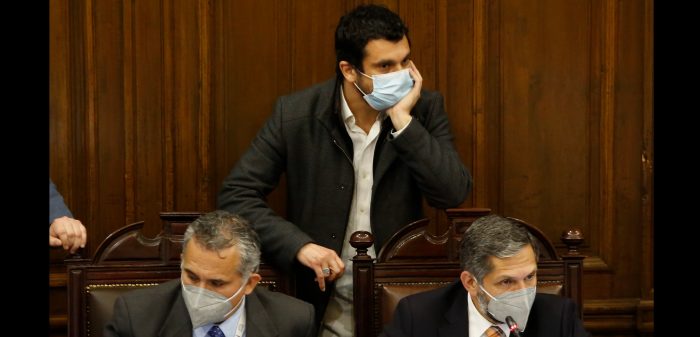 Analista Andrés Cabrera y el debate de los 2/3 en la Convención: “En este gallito en Apruebo Dignidad, la posición frenteamplista ha predominado en desmedro de la del PC” Analista Andrés Cabrera y el debate de los 2/3 en la Convención: “En este gallito en Apruebo Dignidad, la posición frenteamplista ha predominado en desmedro de la del PC”