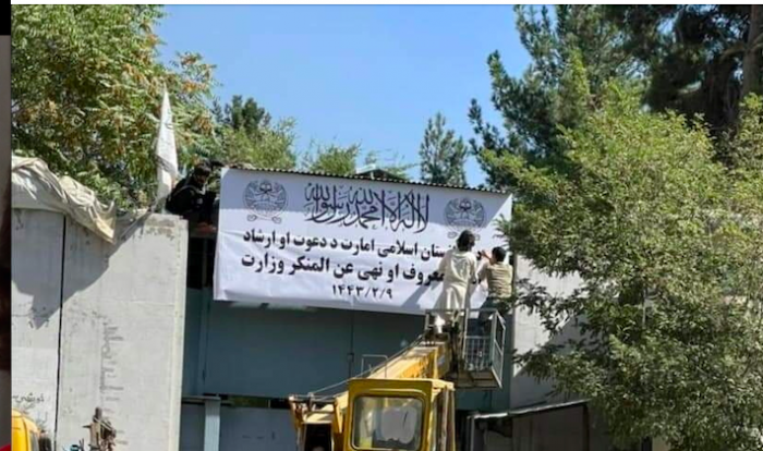 Talibanes disuelven el Ministerio de la Mujer y crean la cartera de Prevención del Vicio Talibanes disuelven el Ministerio de la Mujer y crean la cartera de Prevención del Vicio