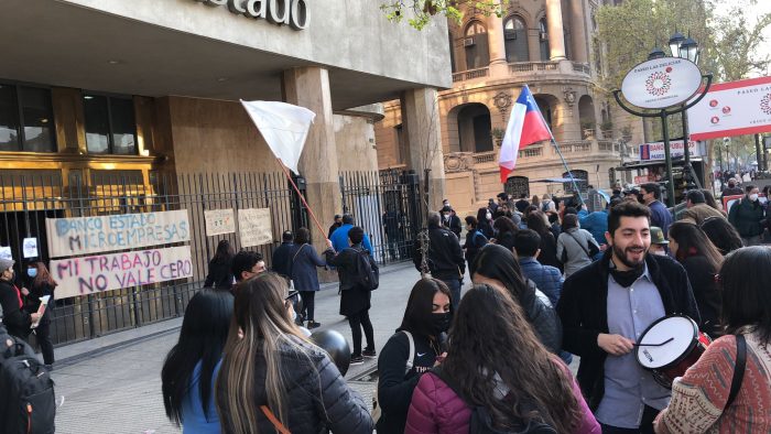 Sindicato de BancoEstado Microempresas inicia primera huelga de su historia y Gobierno llama a «no afectar a Pymes» Sindicato de BancoEstado Microempresas inicia primera huelga de su historia y Gobierno llama a