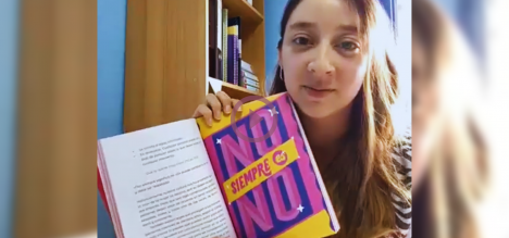 La matrona del pueblo, Rocío Klenner, lanza guía de autoconocimiento femenino: «Quiero que lean a una amiga que les responda preguntas tabúes y otras menos pudorosas» La matrona del pueblo, Rocío Klenner, lanza guía de autoconocimiento femenino: