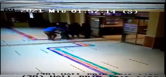 Negligencia médica: mujer da a luz en el piso de un pasillo del Hospital de Lautaro Negligencia médica: mujer da a luz en el piso de un pasillo del Hospital de Lautaro