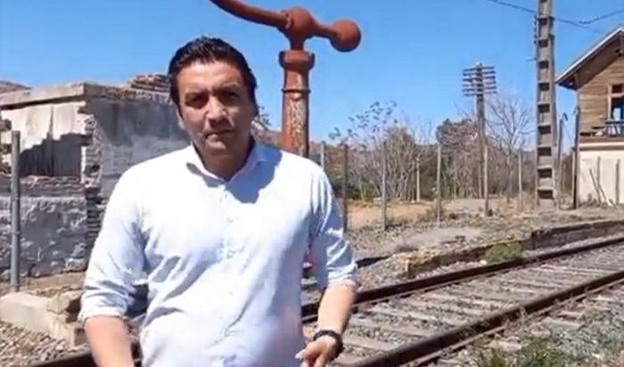 Alcalde de Tiltil en picada contra el Gobierno por excluir a la comuna del recorrido del Metrotrén: acusa que los están transformando «en una zona de sacrificio» Alcalde de Tiltil en picada contra el Gobierno por excluir a la comuna del recorrido del Metrotrén: acusa que los están transformando