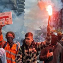 Una decena de detenidos en tercer día de intensas protestas antivacunas en Melbourne