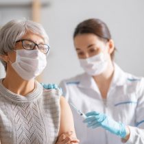 Covid-19: ¿Por qué es importante una nueva dosis para las personas inmunodeprimidas?