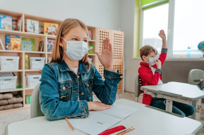 Cómo hacer más llevadero el uso de las mascarillas en clase Cómo hacer más llevadero el uso de las mascarillas en clase