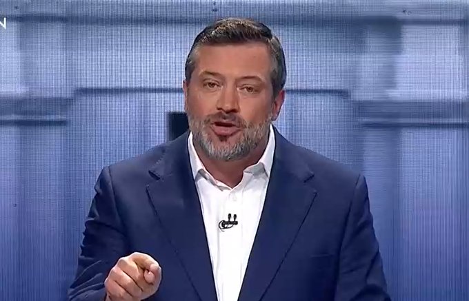 La frase para el bronce de Sichel en el debate: “Nos olvidamos de gobernar cuando la política se politiza” La frase para el bronce de Sichel en el debate: “Nos olvidamos de gobernar cuando la política se politiza”
